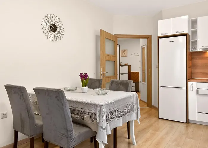 Golden Breeze Apartment Warna