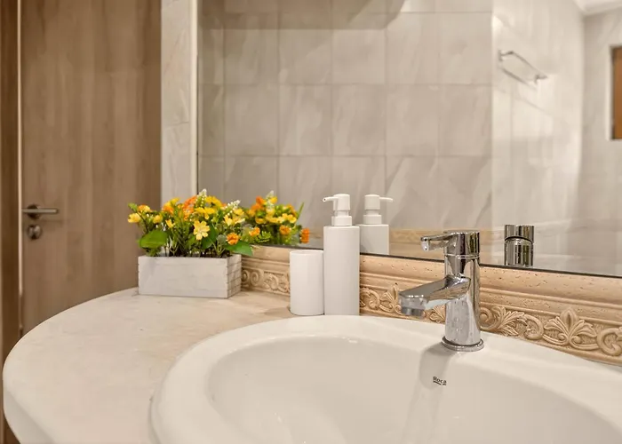 Golden Breeze Apartment *