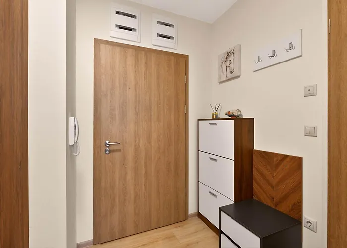 Golden Breeze Apartment Warna