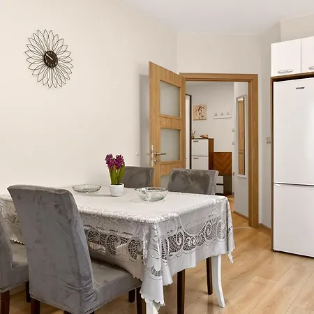 Golden Breeze By Linas Apartment Warna