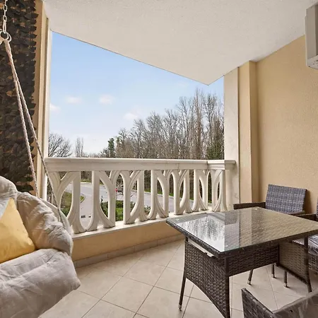 Golden Breeze By Linas Apartment