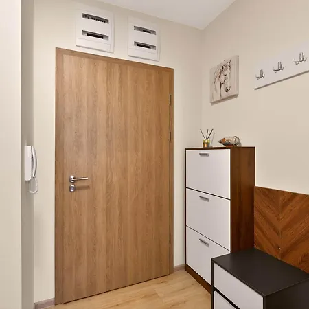Golden Breeze By Linas Apartment Warna